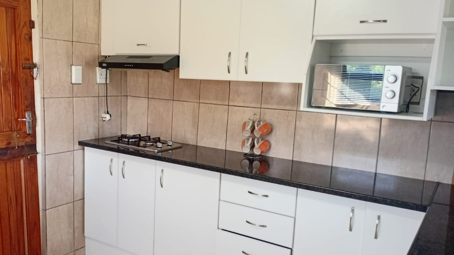 To Let 2 Bedroom Property for Rent in Cove Rock Eastern Cape